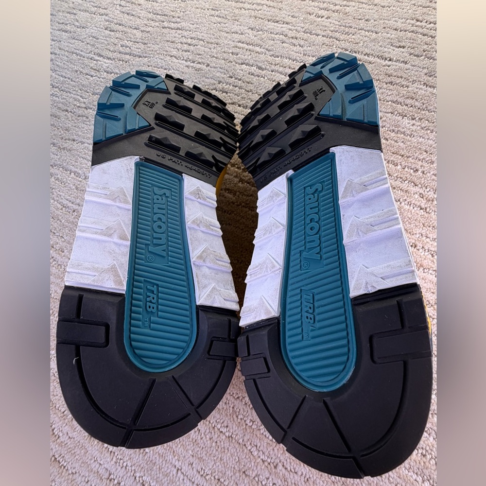 Like New Saucony Azura Sneaker - Picture 15 of 16